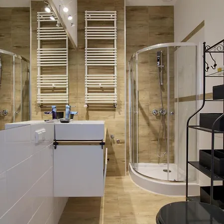 Hotel In - Janosika Estetino